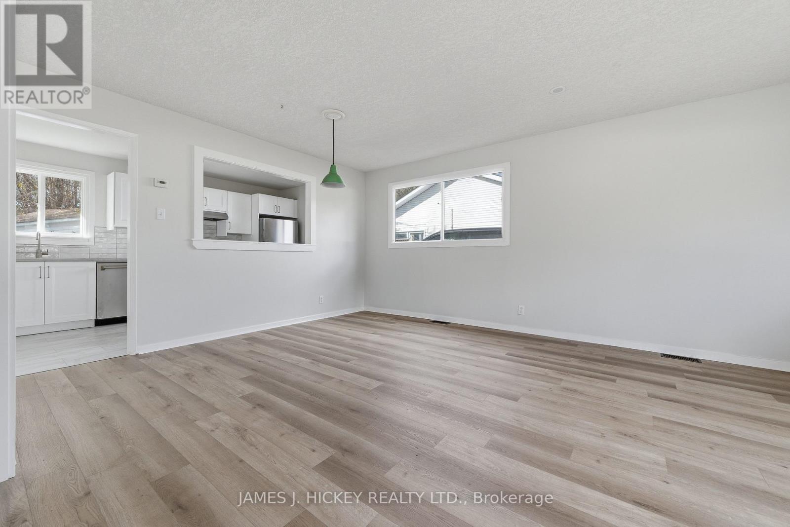 56 Beach Avenue, Deep River, Ontario K0J 1P0 - Photo 5 - X12513076