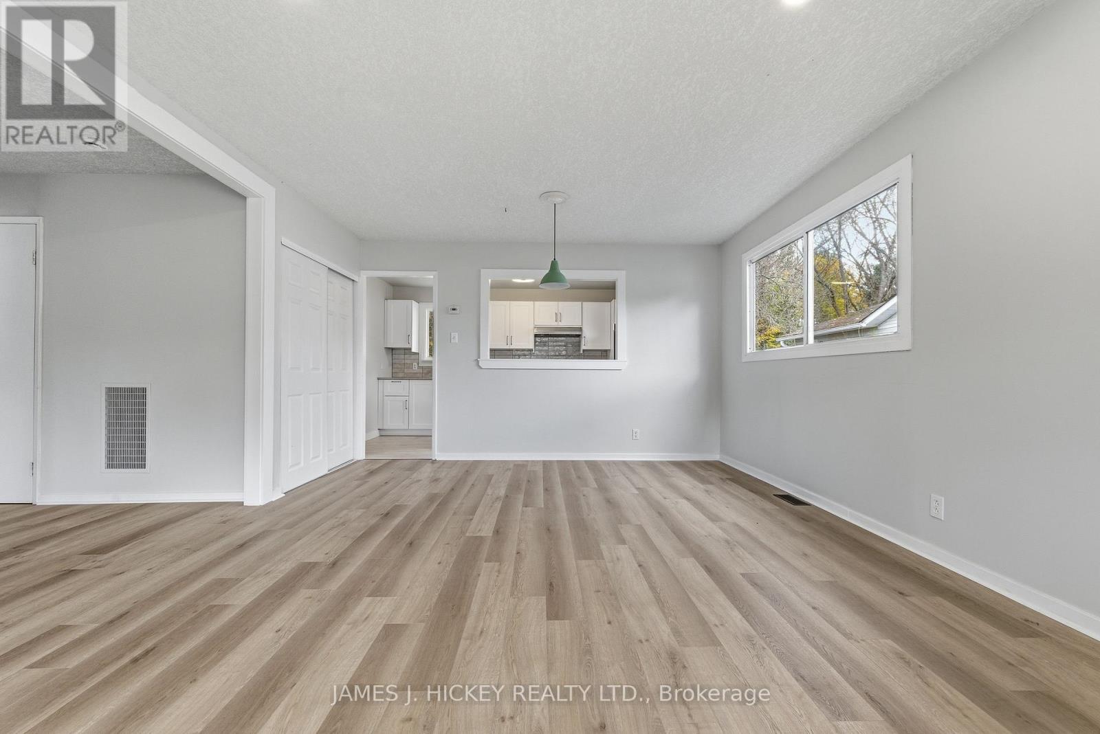 56 Beach Avenue, Deep River, Ontario K0J 1P0 - Photo 6 - X12513076