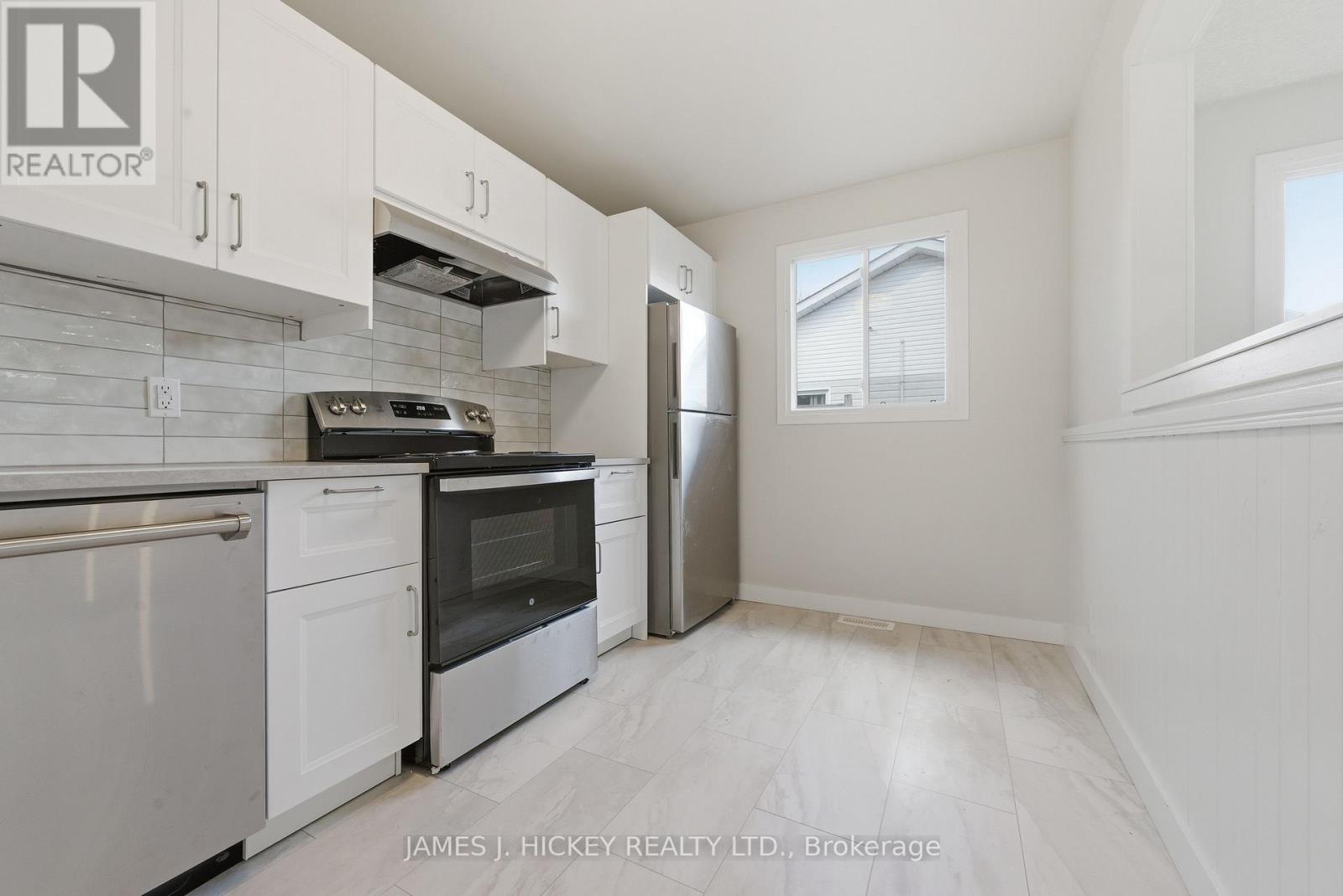 56 Beach Avenue, Deep River, Ontario K0J 1P0 - Photo 9 - X12513076