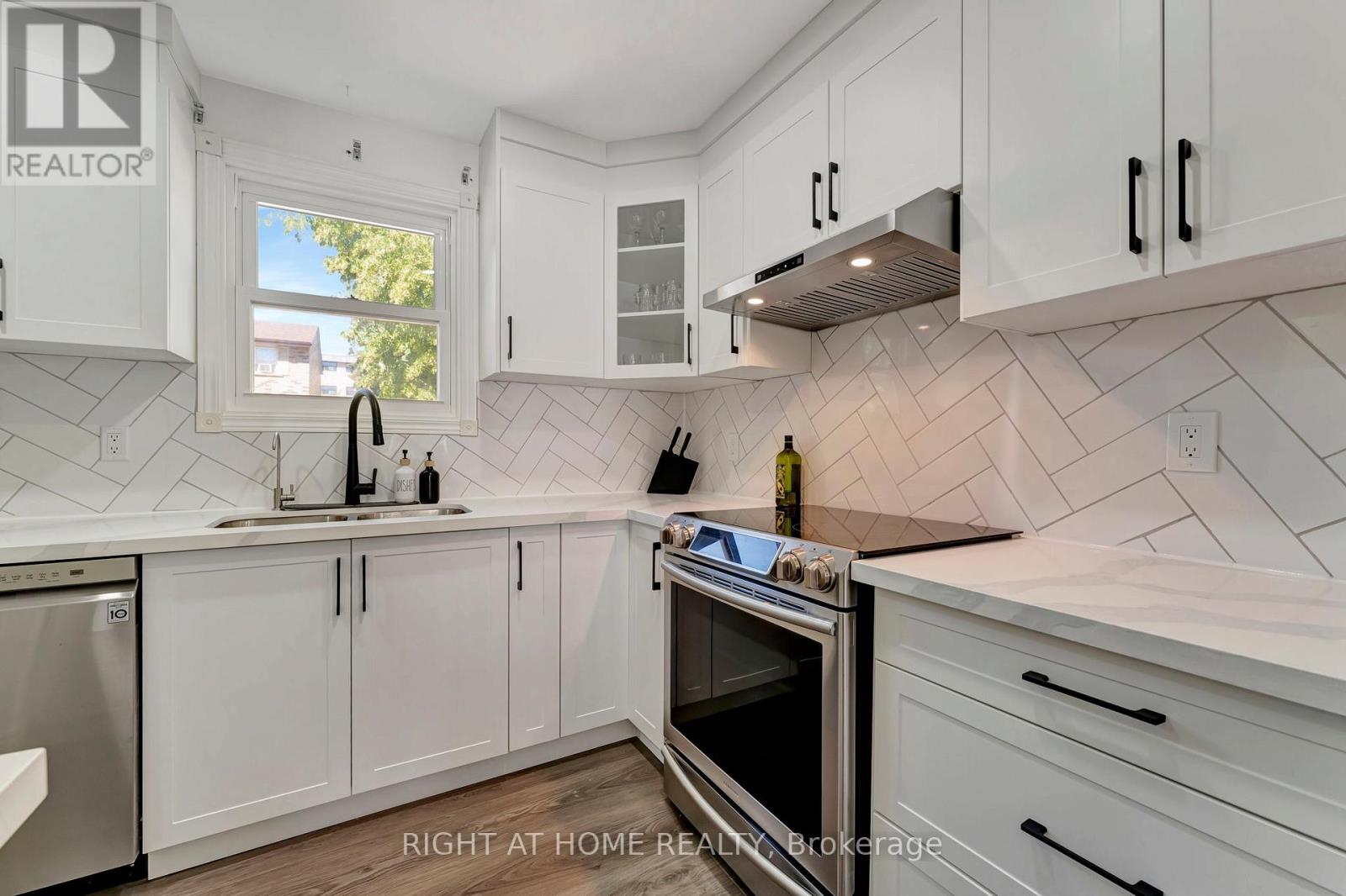 37 - 175 Cedar Street, Cambridge, Ontario  N1S 4X9 - Photo 2 - X12512932