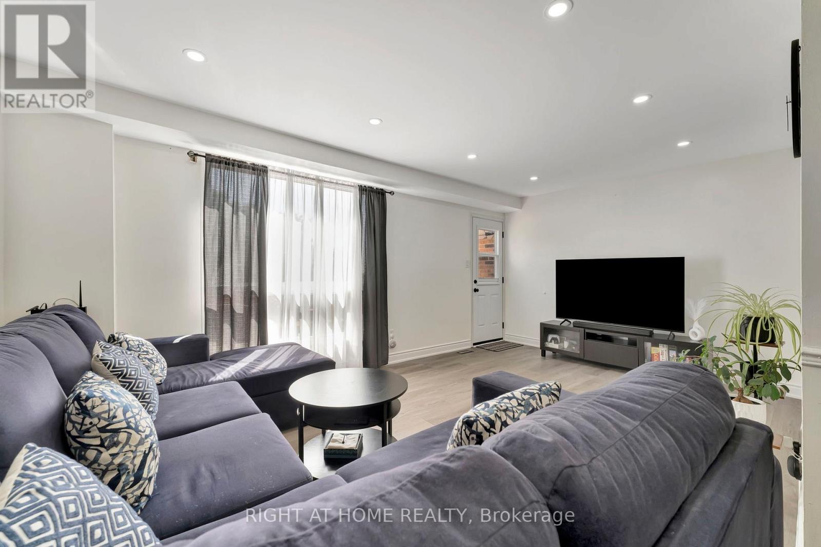 37 - 175 Cedar Street, Cambridge, Ontario  N1S 4X9 - Photo 3 - X12512932