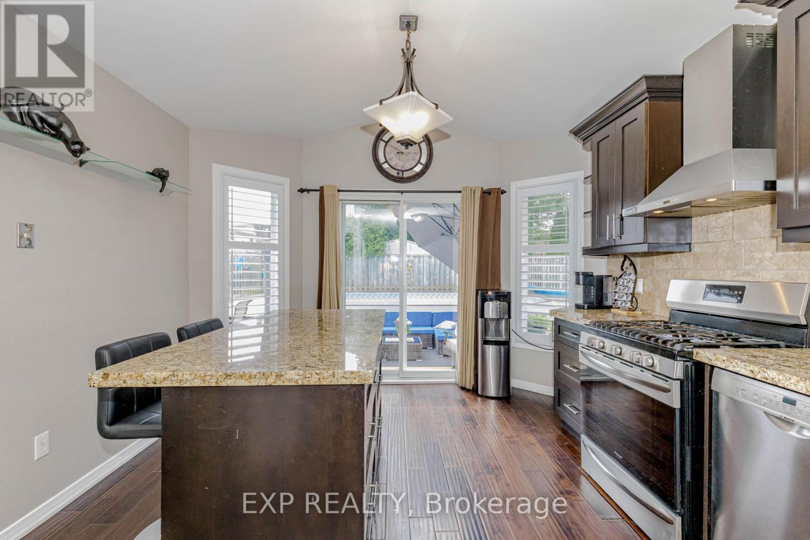 32 Vineberg Drive, Hamilton, Ontario  L9B 2P6 - Photo 9 - X12513010