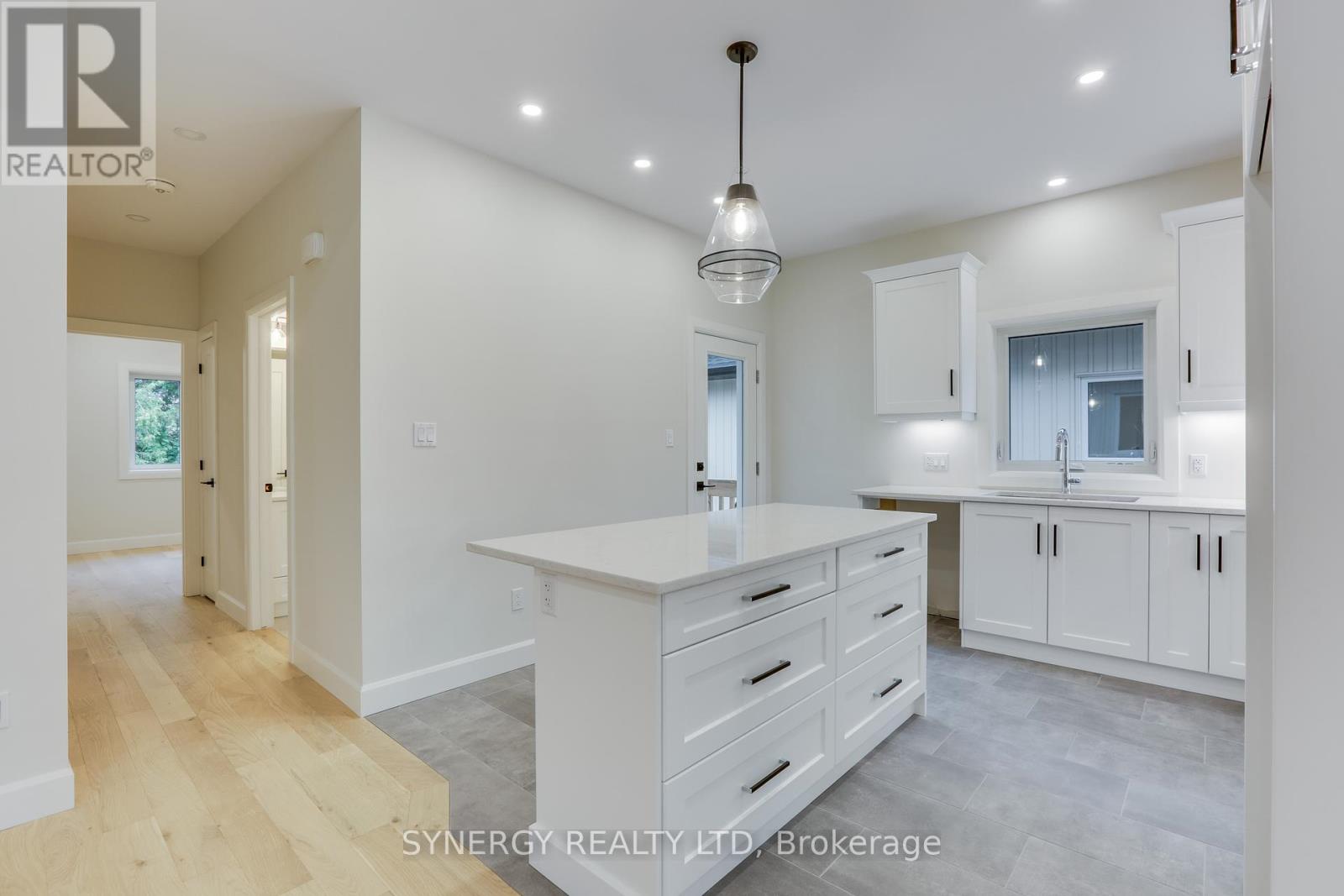 5 Haddon Lane, Strathroy-Caradoc, Ontario N7G 0B9 - Photo 9 - X12322889