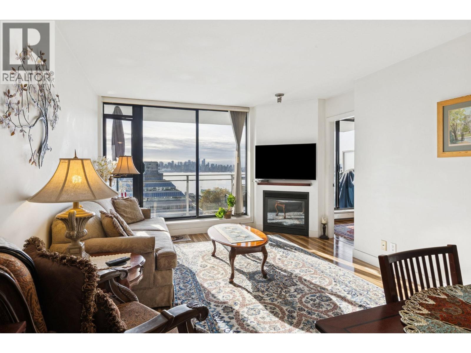 810 175 W 1st Street, North Vancouver, British Columbia  V7M 3N9 - Photo 2 - R3062342