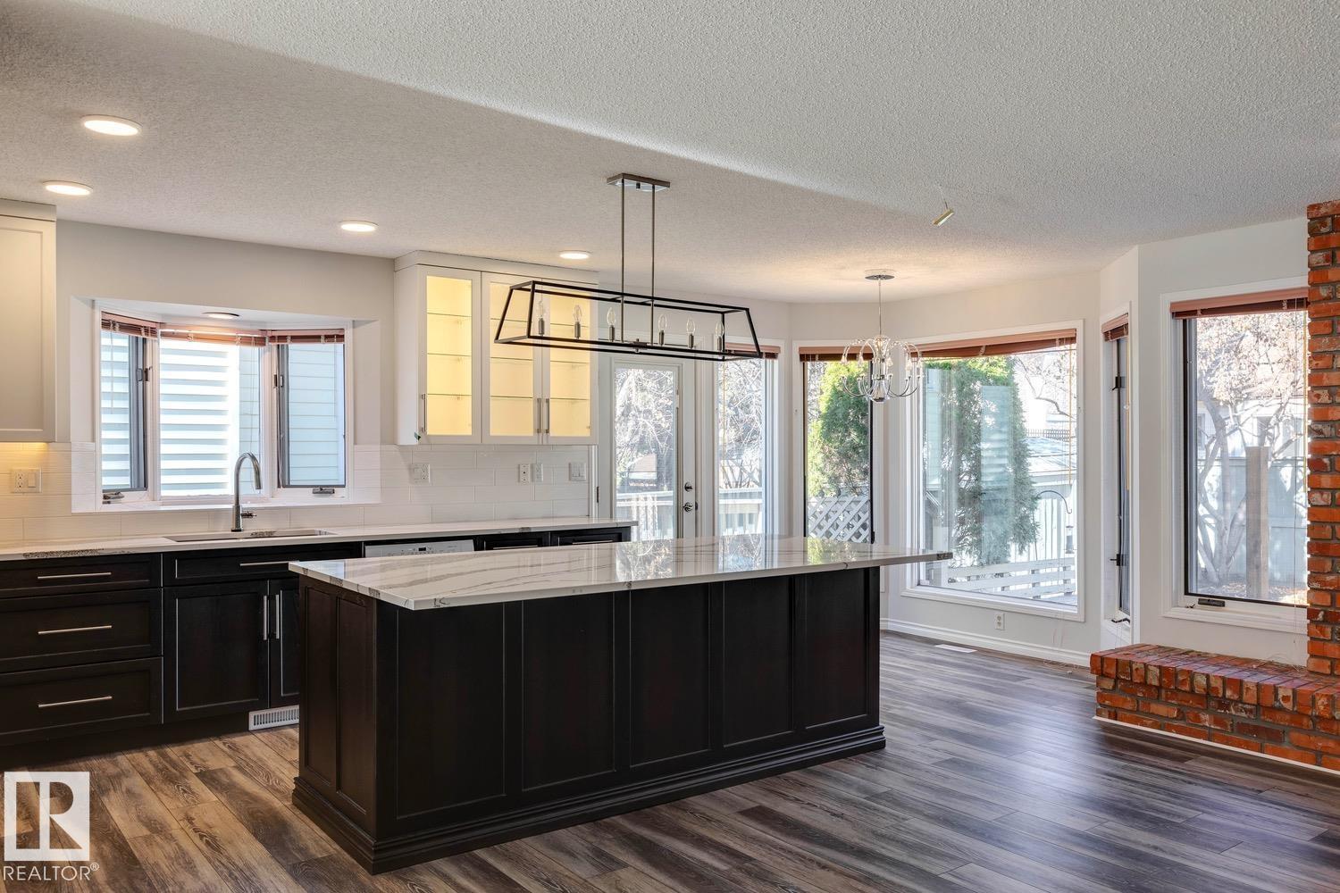 220 Heagle Cr Nw, Edmonton, Alberta  T6R 1V2 - Photo 3 - E4464793