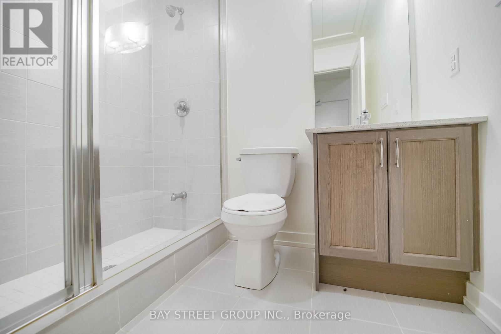 10 - 370 Red Maple Road, Richmond Hill, Ontario  L4C 5T4 - Photo 11 - N12446776