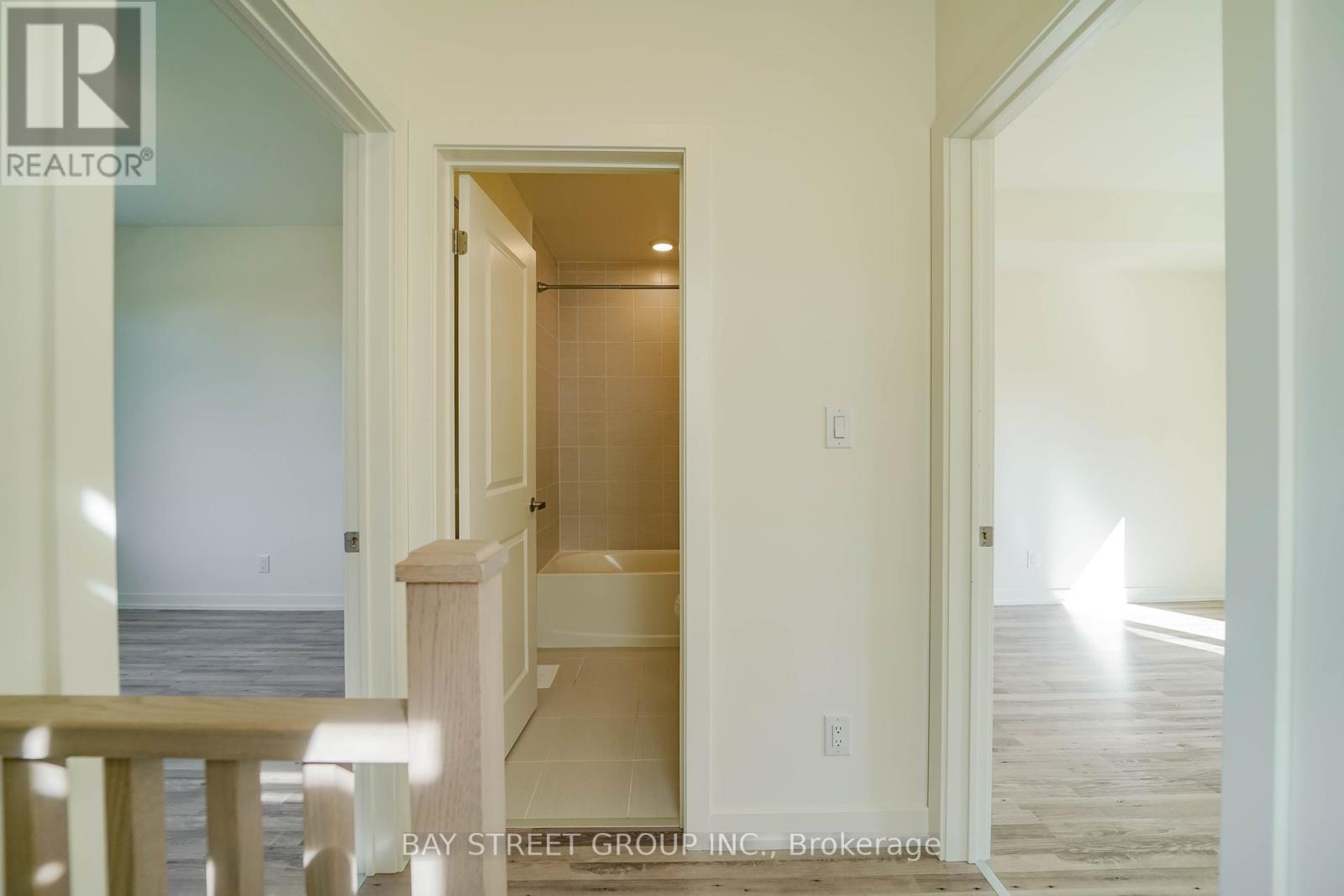 10 - 370 Red Maple Road, Richmond Hill, Ontario  L4C 5T4 - Photo 33 - N12446776