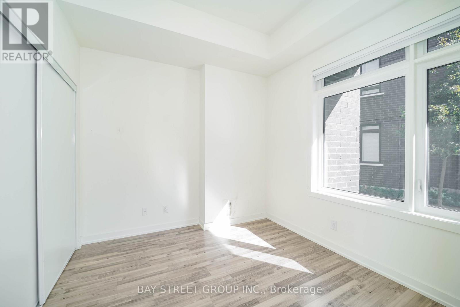 10 - 370 Red Maple Road, Richmond Hill, Ontario  L4C 5T4 - Photo 6 - N12446776