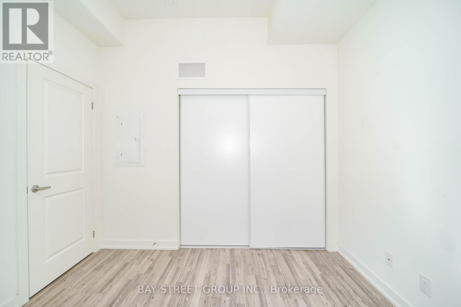 10 - 370 Red Maple Road, Richmond Hill, Ontario  L4C 5T4 - Photo 8 - N12446776