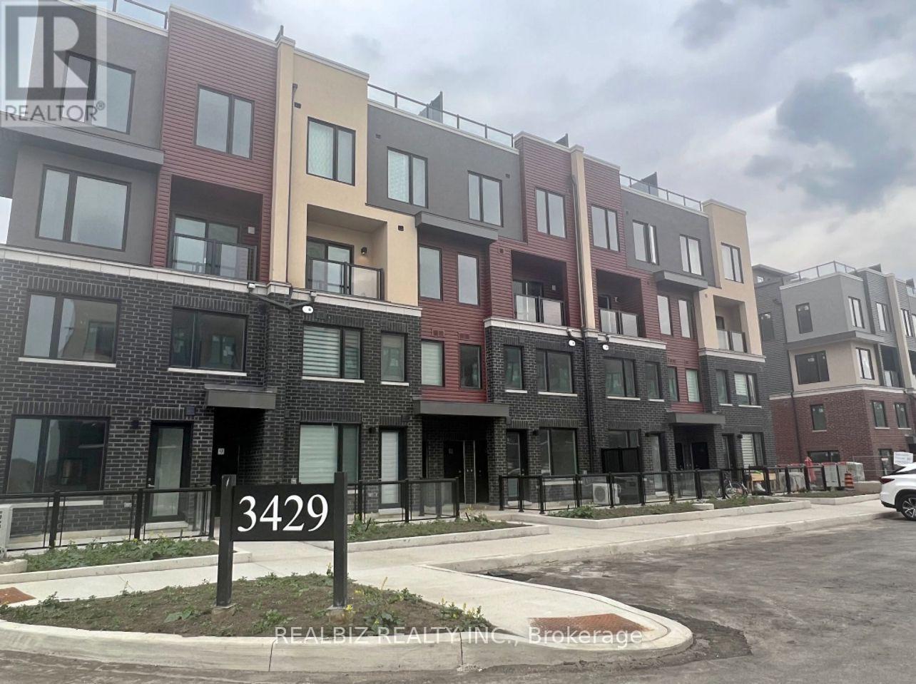 4 - 3429 Ridgeway Drive, Mississauga, Ontario  L5L 0B9 - Photo 1 - W12512506