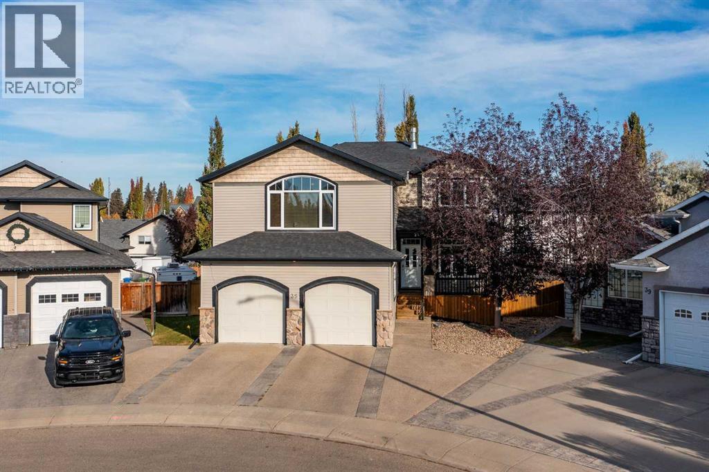 35 Woodrow Close, Red Deer, Alberta  T4N 7G1 - Photo 2 - A2264075