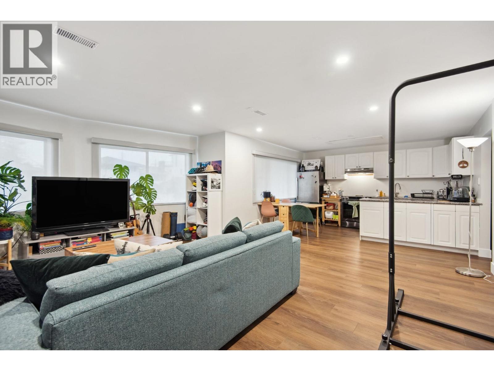 220 N Grosvenor Avenue, Burnaby, British Columbia  V5B 1J4 - Photo 21 - R3063848