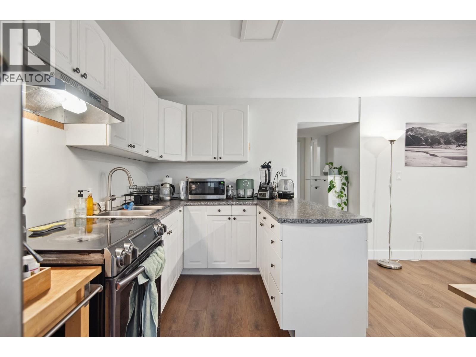 220 N Grosvenor Avenue, Burnaby, British Columbia  V5B 1J4 - Photo 23 - R3063848