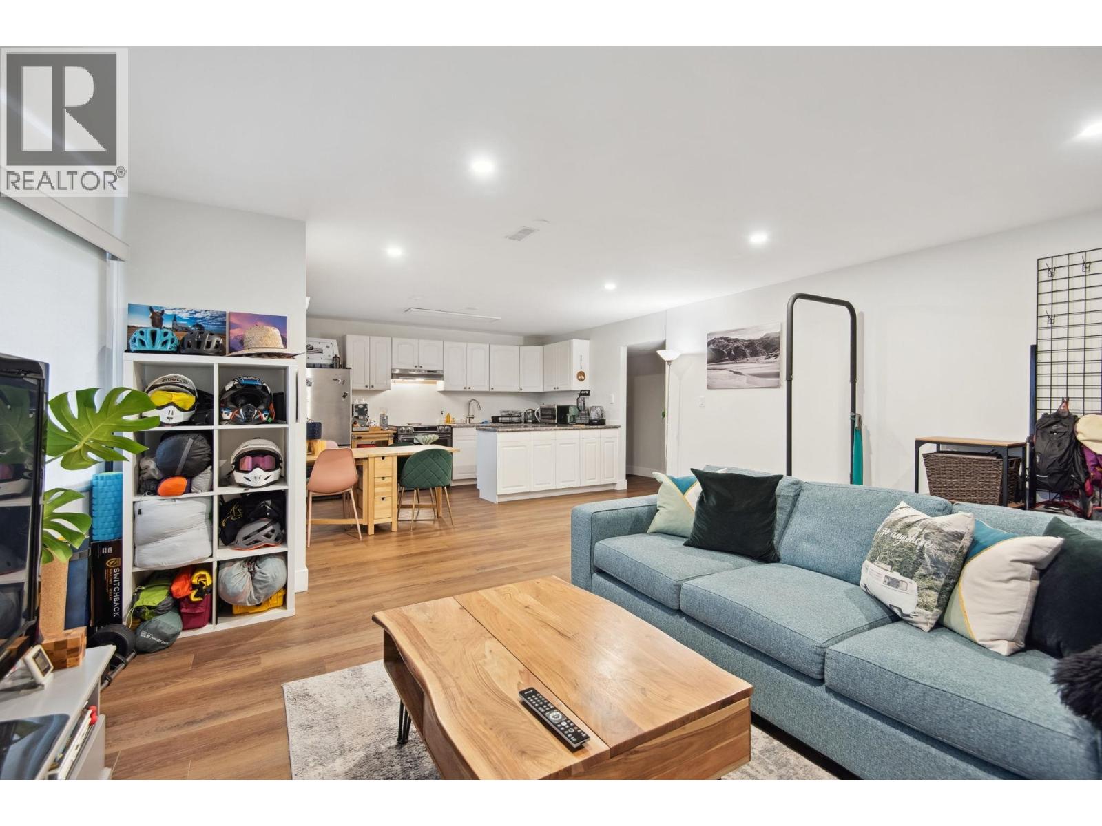 220 N Grosvenor Avenue, Burnaby, British Columbia  V5B 1J4 - Photo 20 - R3063848