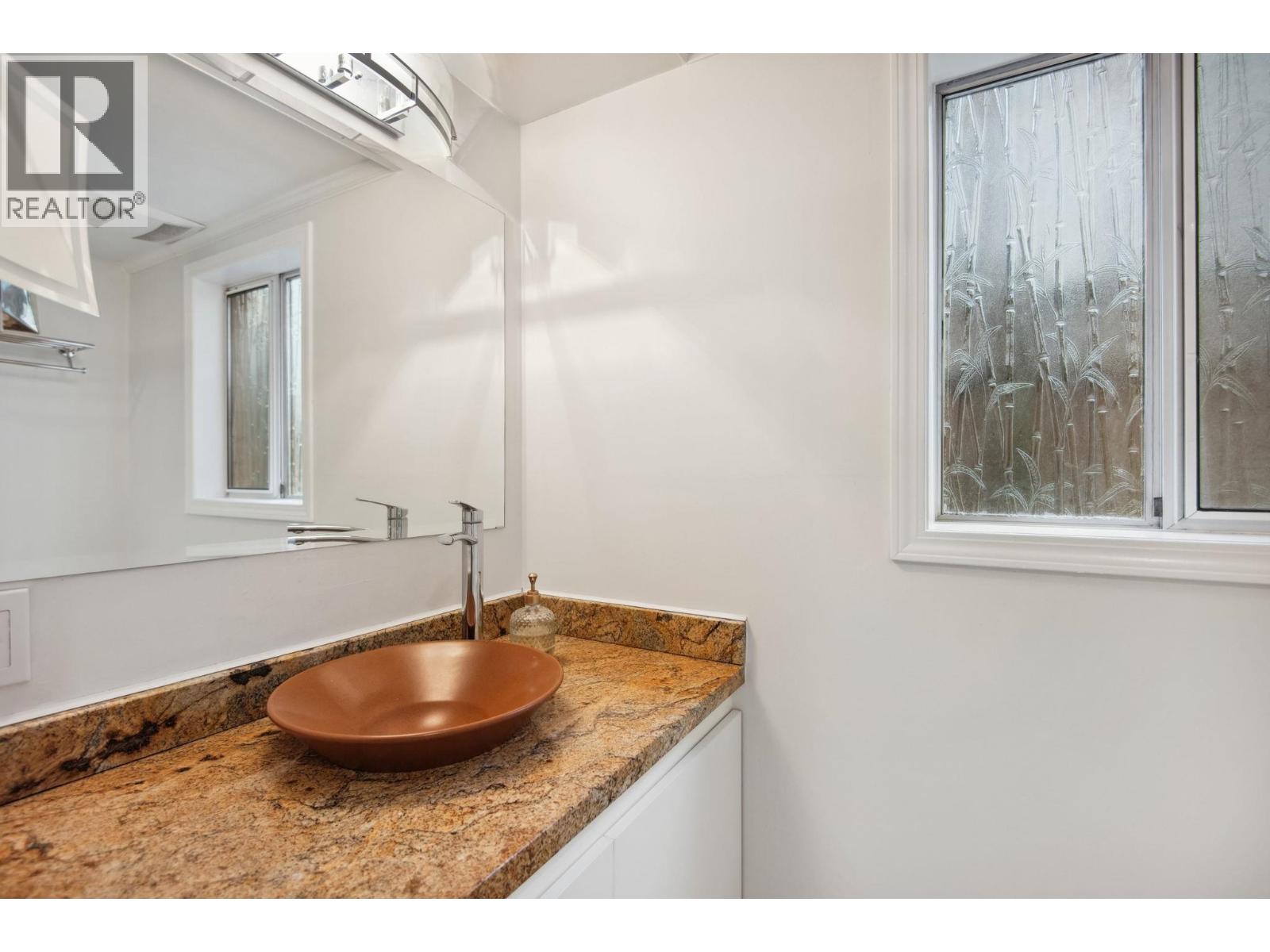 220 N Grosvenor Avenue, Burnaby, British Columbia  V5B 1J4 - Photo 27 - R3063848