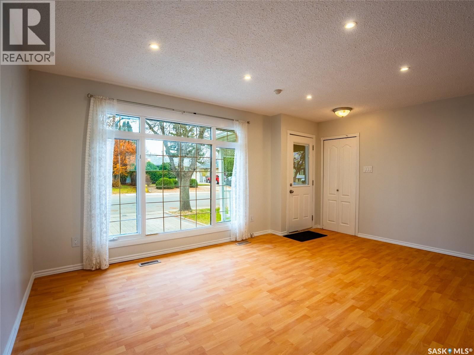 70 Read Avenue, Regina, Saskatchewan  S4T 6P8 - Photo 3 - SK022461