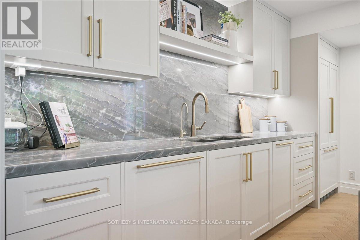 301 - 449 Walmer Road, Toronto, Ontario  M5P 2X9 - Photo 13 - C12313348