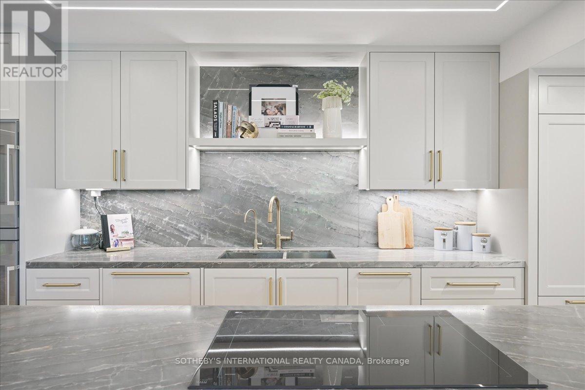 301 - 449 Walmer Road, Toronto, Ontario  M5P 2X9 - Photo 3 - C12313348