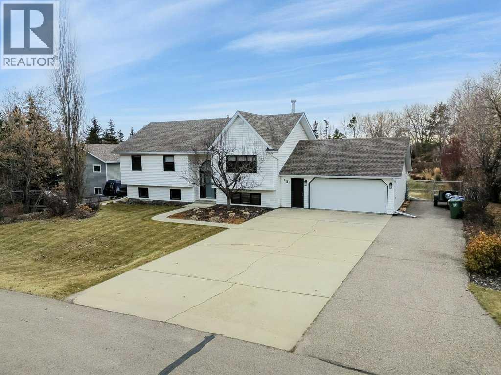 45 Ravenscrag Crescent N, Norglenwold, Alberta  T4S 1S5 - Photo 2 - A2268280