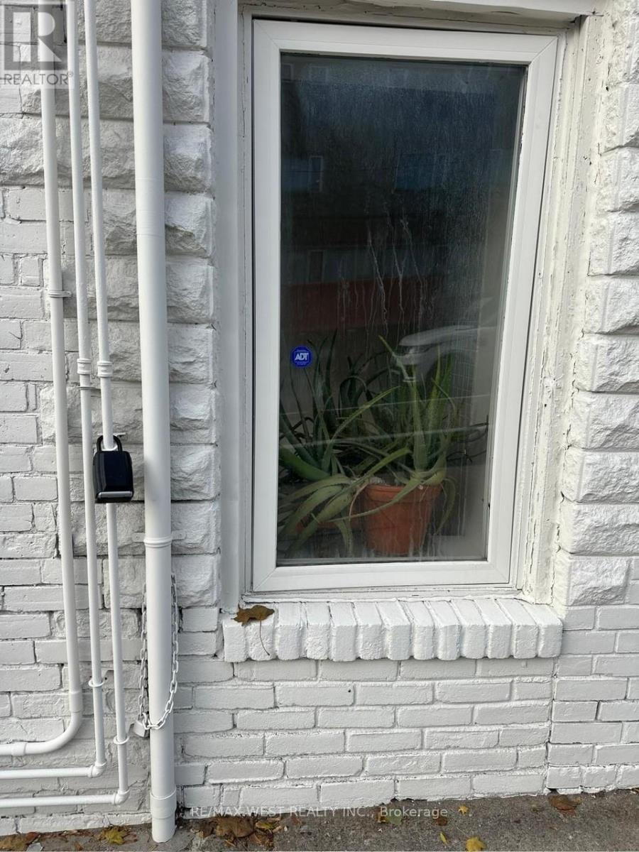 1 - 324 Harbord Street, Toronto, Ontario  M6G 1M1 - Photo 11 - C12513062