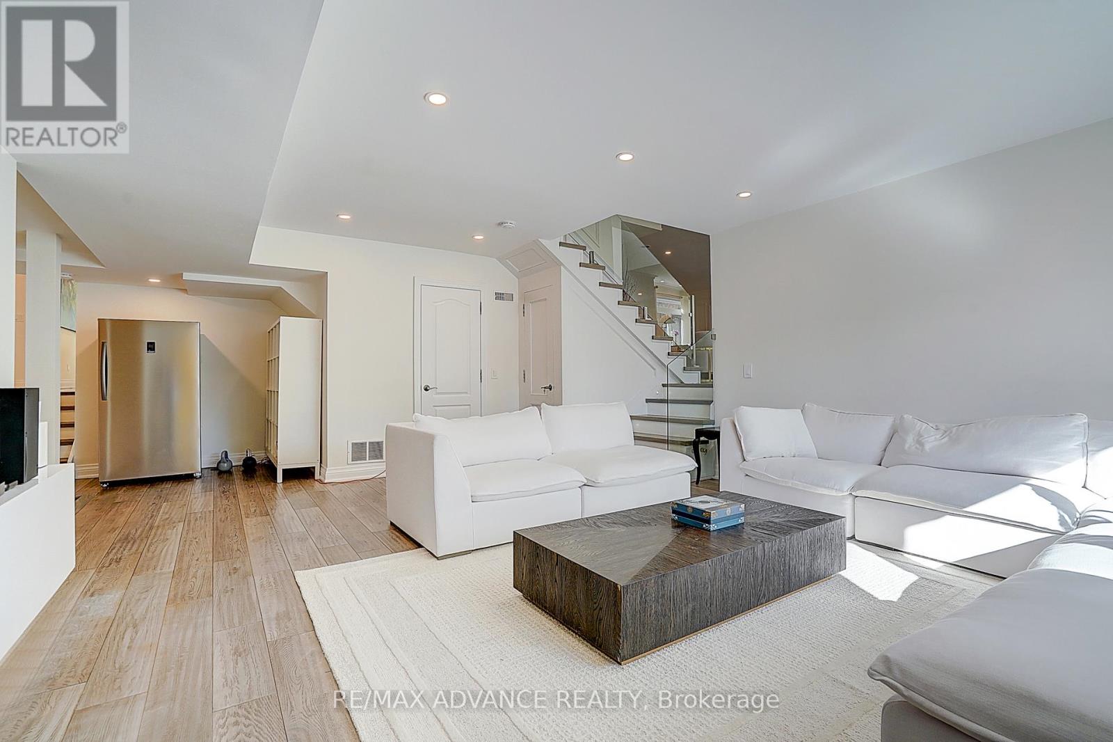 32 Brookfield Road, Toronto, Ontario  M2P 1A9 - Photo 24 - C12513112