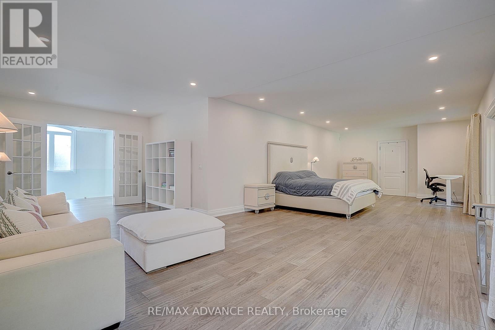 32 Brookfield Road, Toronto, Ontario  M2P 1A9 - Photo 32 - C12513112