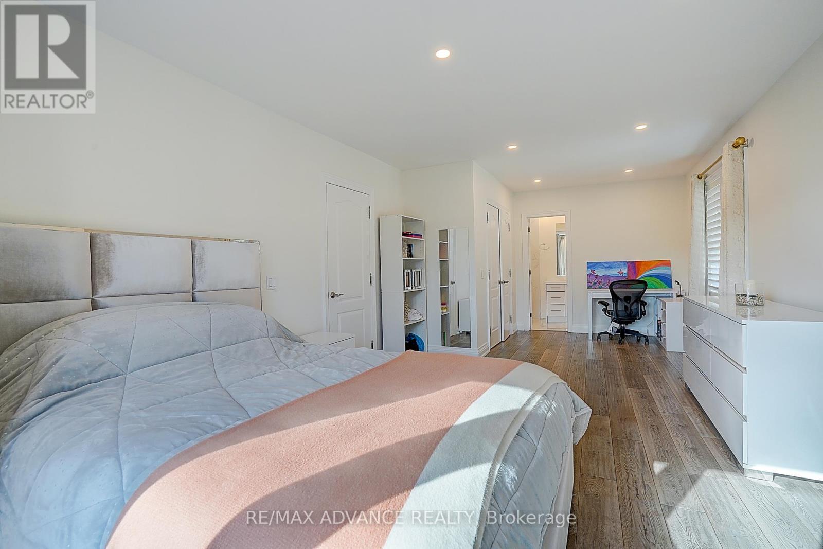 32 Brookfield Road, Toronto, Ontario  M2P 1A9 - Photo 37 - C12513112