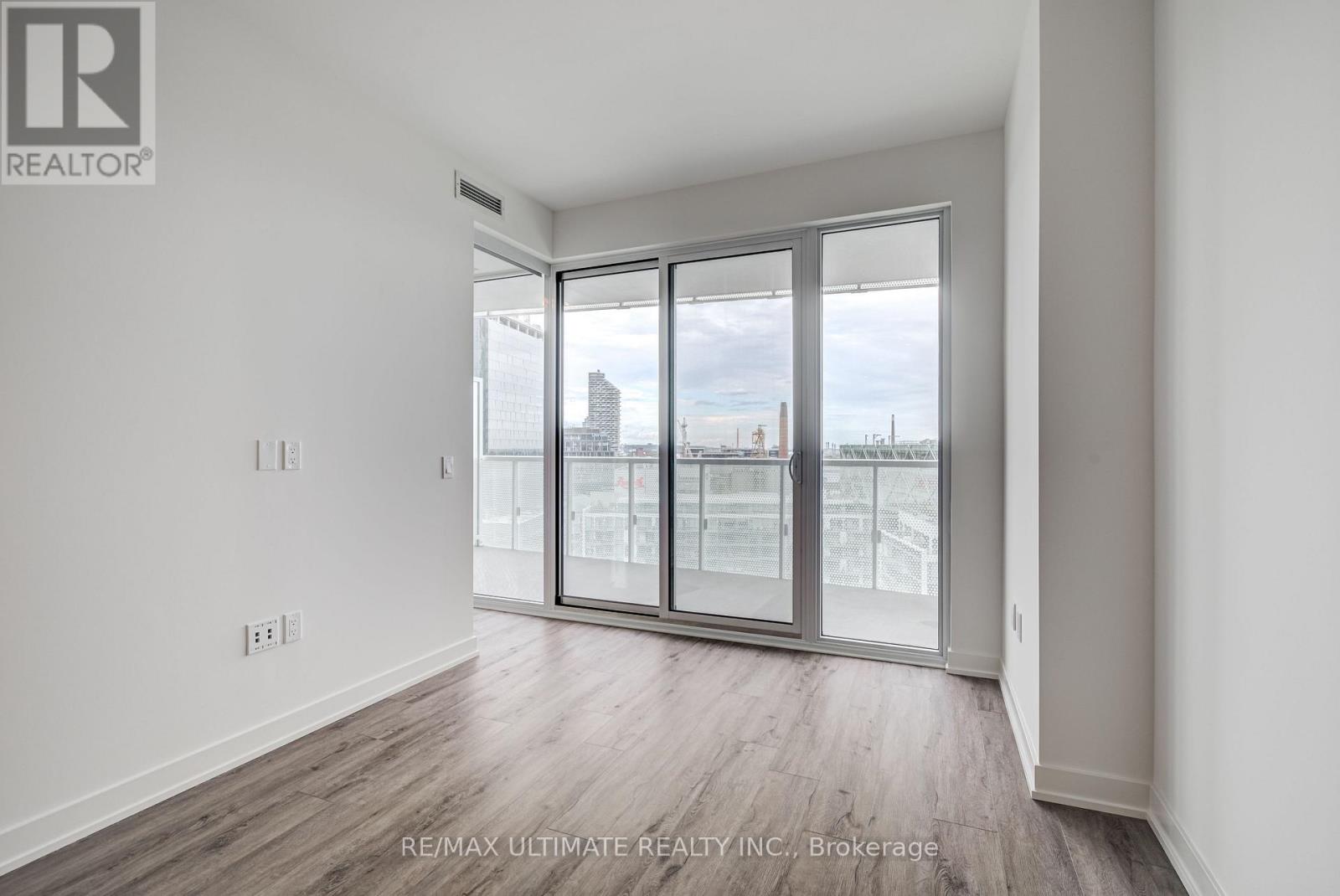 1601 - 15 Queens Quay E, Toronto, Ontario  M5E 0A4 - Photo 11 - C12513130