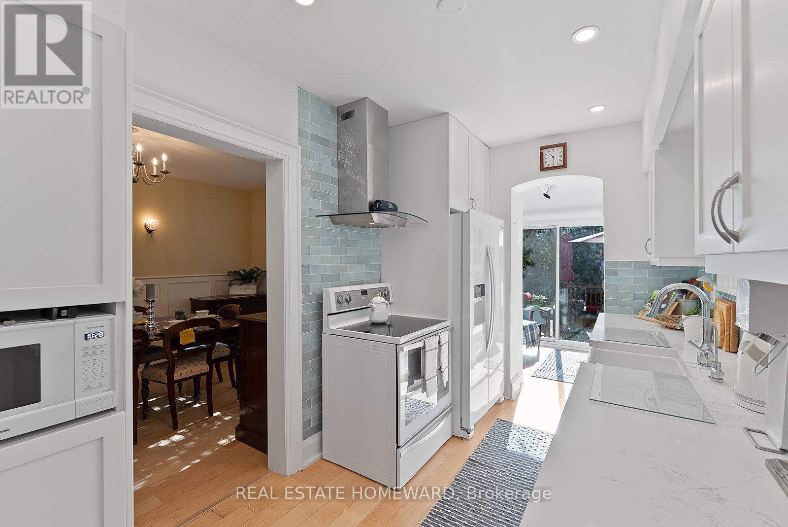 287 St Germain Avenue, Toronto, Ontario  M5M 1W4 - Photo 15 - C12513142