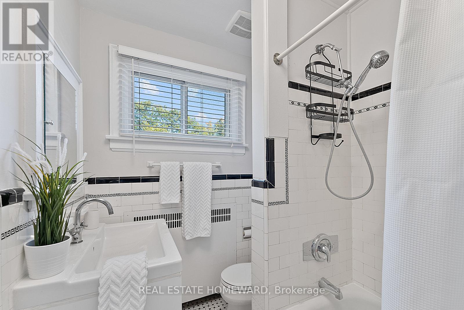 287 St Germain Avenue, Toronto, Ontario  M5M 1W4 - Photo 27 - C12513142