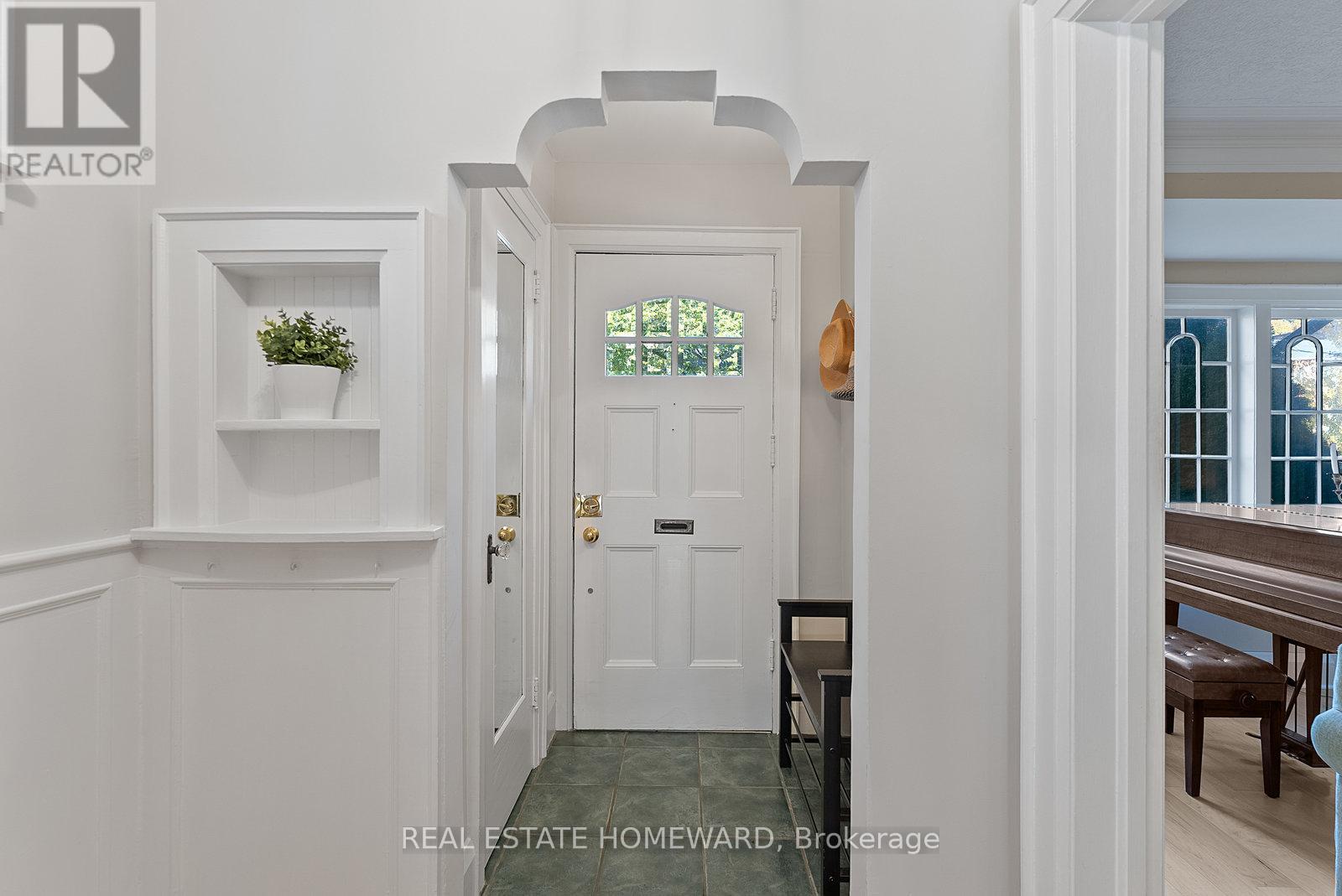 287 St Germain Avenue, Toronto, Ontario  M5M 1W4 - Photo 4 - C12513142