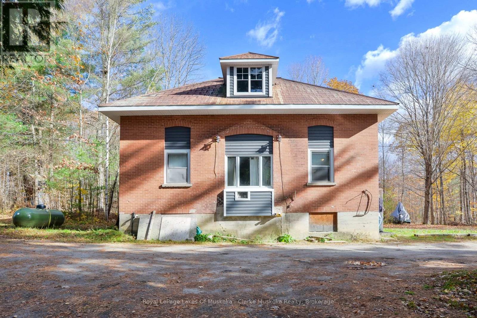 2026 Peninsula Road, Muskoka Lakes, Ontario P0B 1G0 - Photo 2 - X12513288