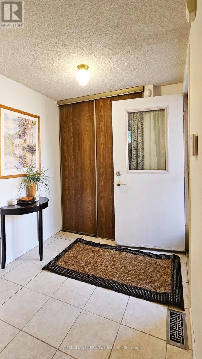 47 Parsell Square, Toronto, Ontario  M1B 2A5 - Photo 3 - E12513128