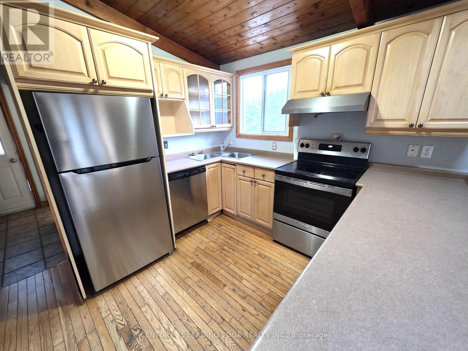 8 Lorne Street, Georgina, Ontario  L0E 1L0 - Photo 4 - N12513092