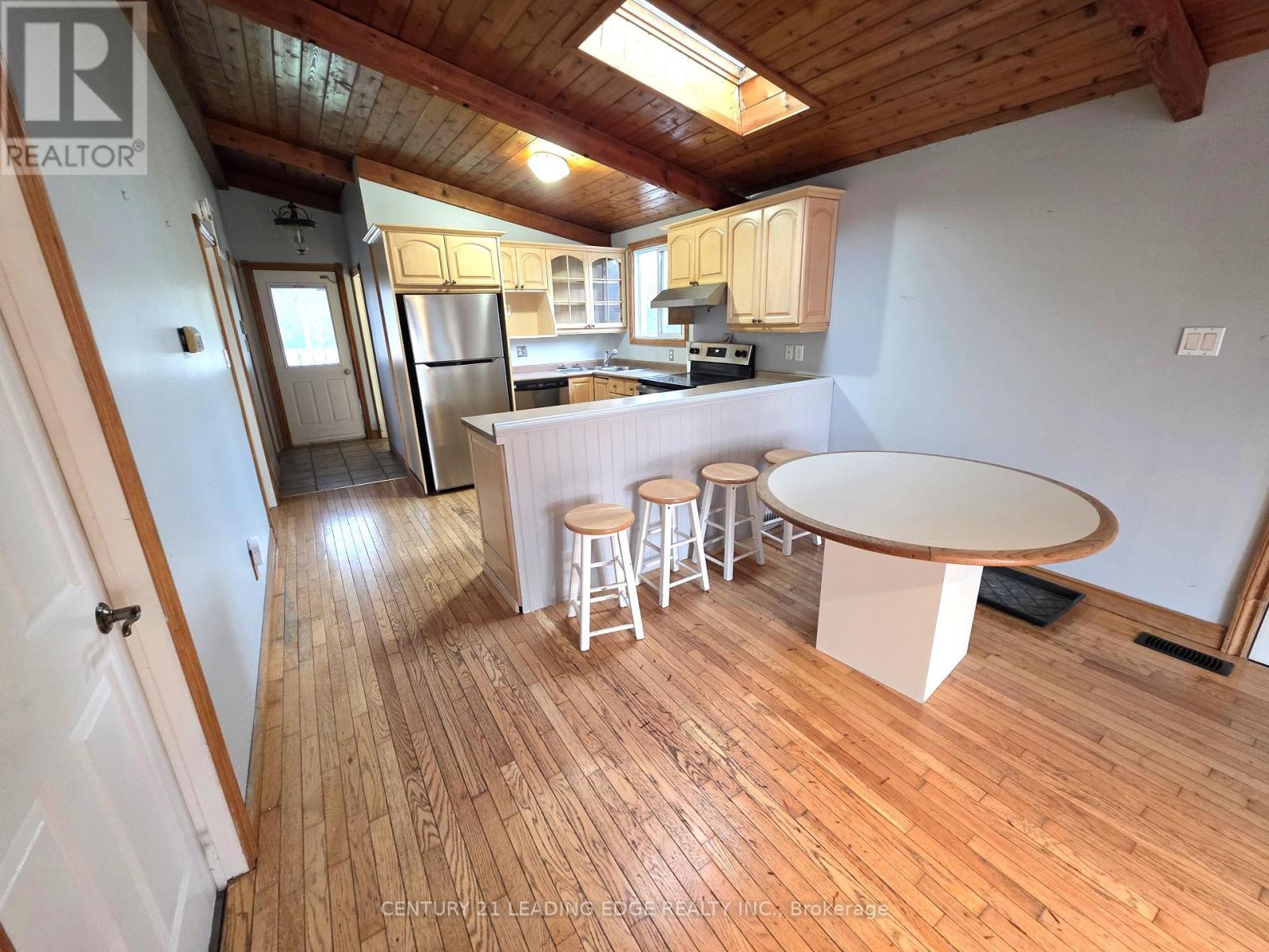 8 Lorne Street, Georgina, Ontario  L0E 1L0 - Photo 5 - N12513092