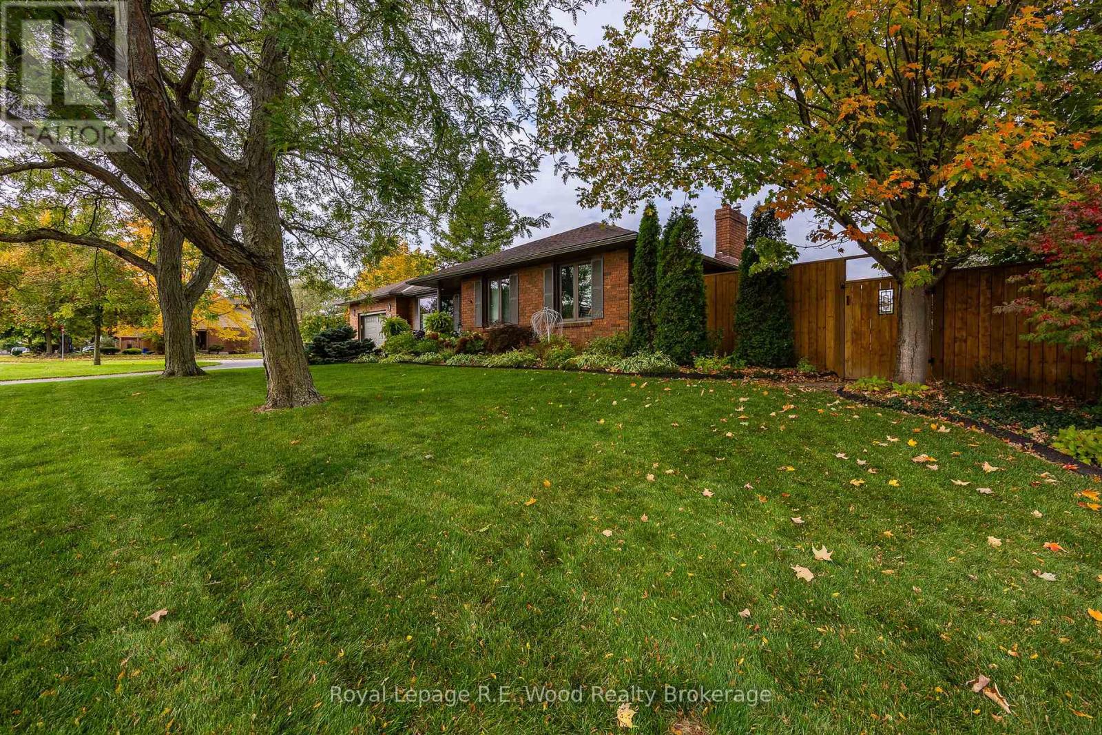 18 Demeyere Avenue, Tillsonburg, Ontario  N4G 5C6 - Photo 2 - X12513384