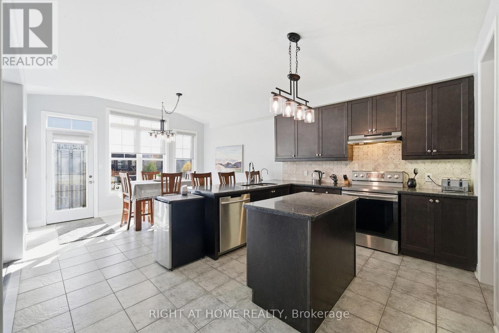 11 Mason Drive, New Tecumseth, Ontario L9R 0M1 - Photo 14 - N12395645