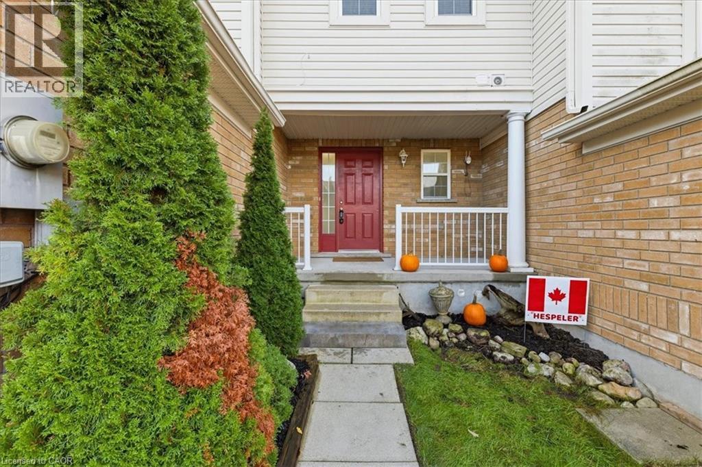 269 Mcmeeken Drive, Cambridge, Ontario  N3C 4N7 - Photo 2 - 40785802