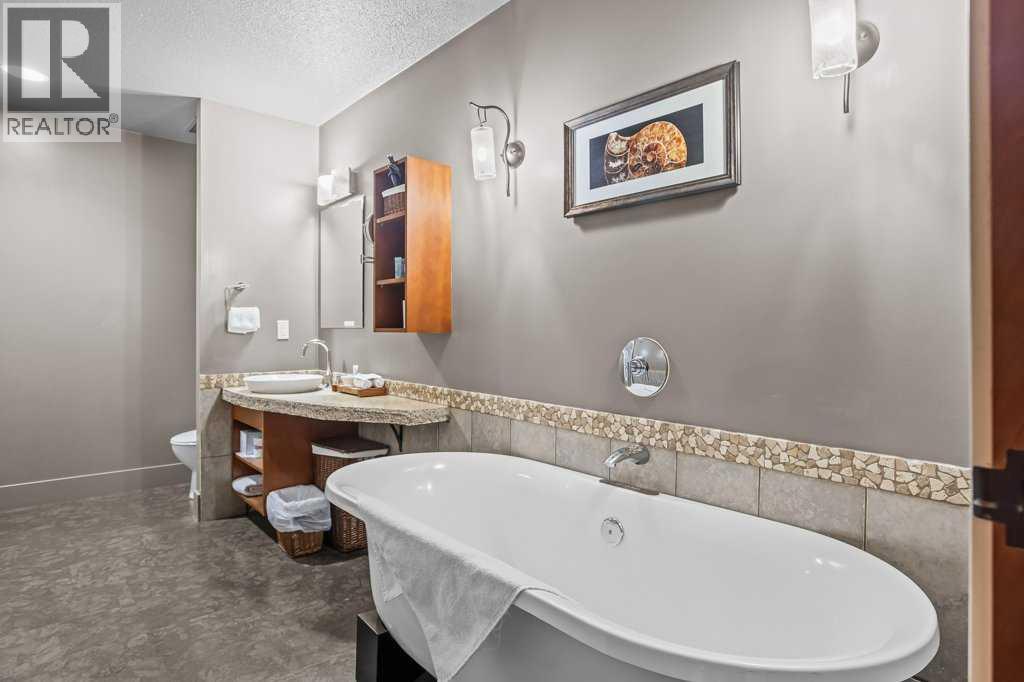 402, 173 Kananaskis Way, Canmore, Alberta  T1W 0A3 - Photo 30 - A2268718