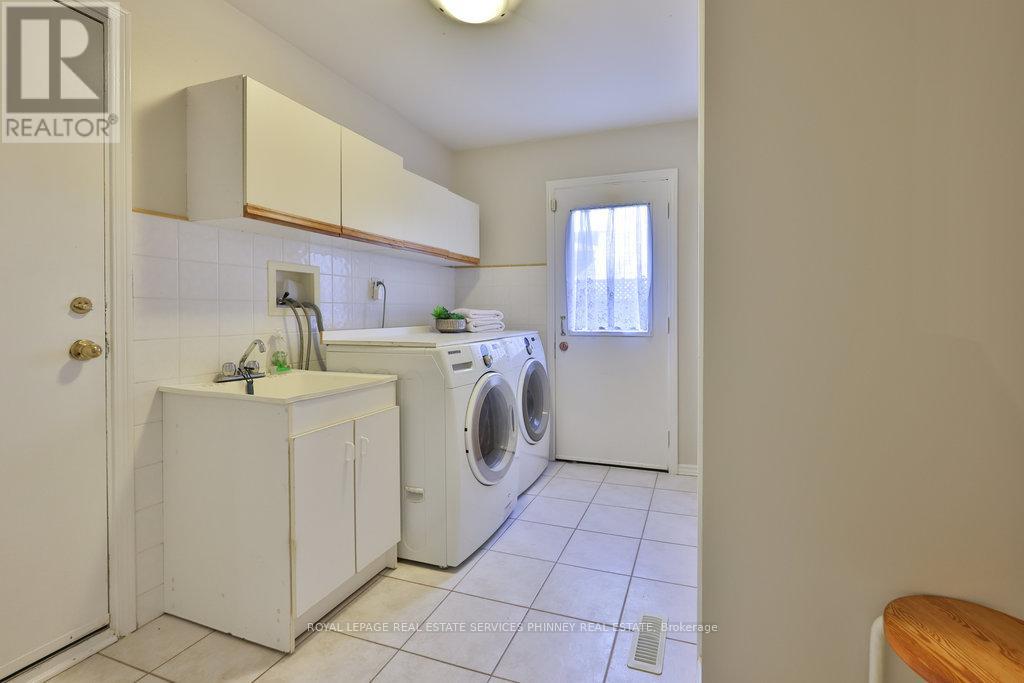 700 Fieldstone Road, Mississauga, Ontario  L5C 3M5 - Photo 17 - W12513060