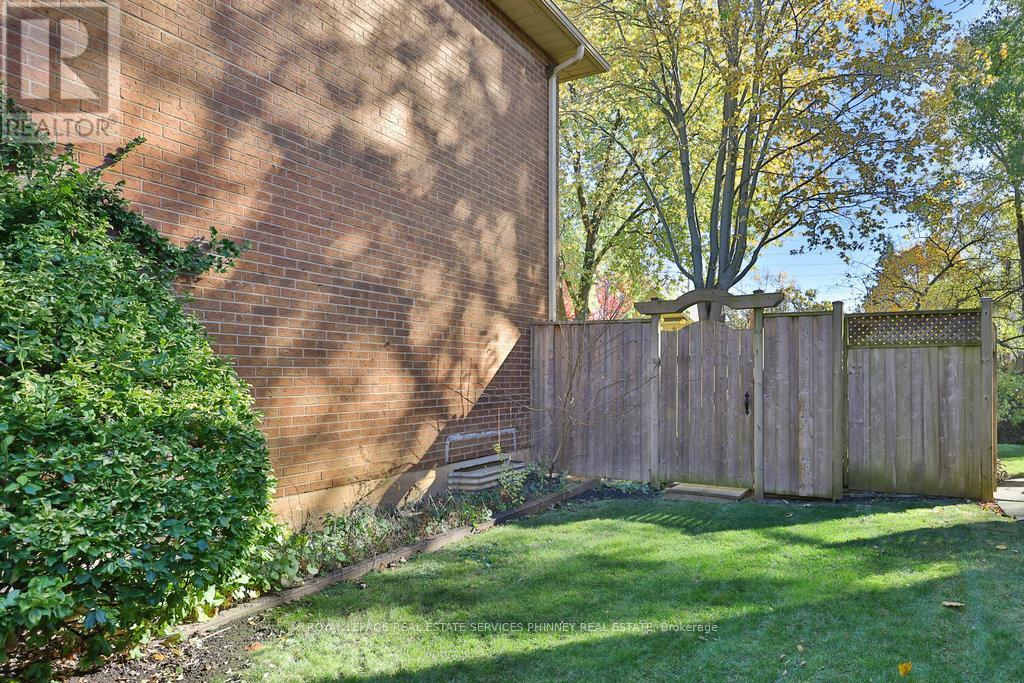 700 Fieldstone Road, Mississauga, Ontario  L5C 3M5 - Photo 42 - W12513060