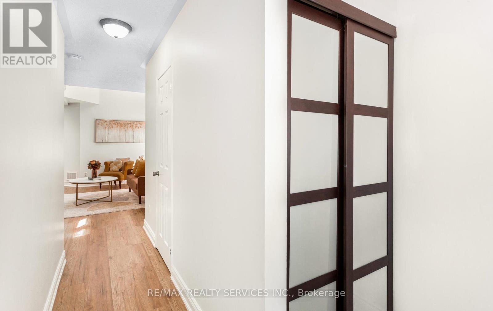 3912 Zenith Court, Mississauga, Ontario  L5N 7H7 - Photo 4 - W12513072