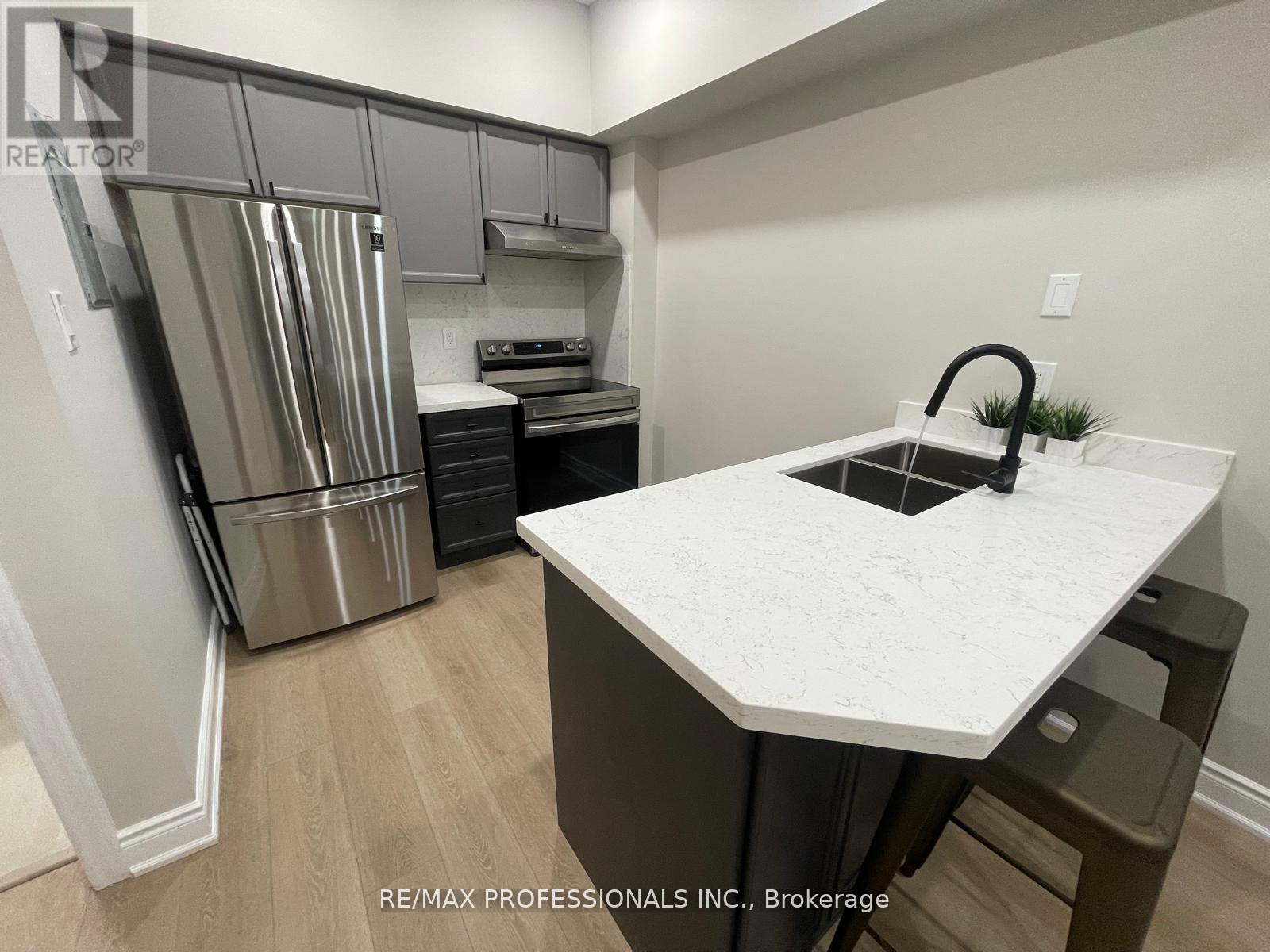 133 - 601 Shoreline Drive, Mississauga, Ontario  L5B 4K3 - Photo 7 - W12513152