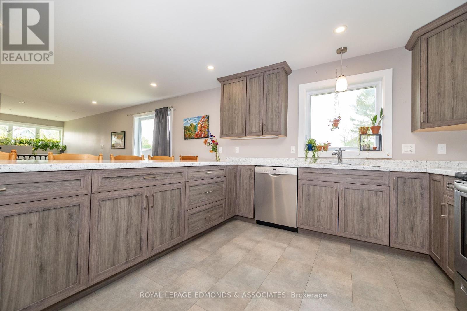 464 Dominion Street, Pembroke, Ontario  K8A 4W8 - Photo 12 - X12200031