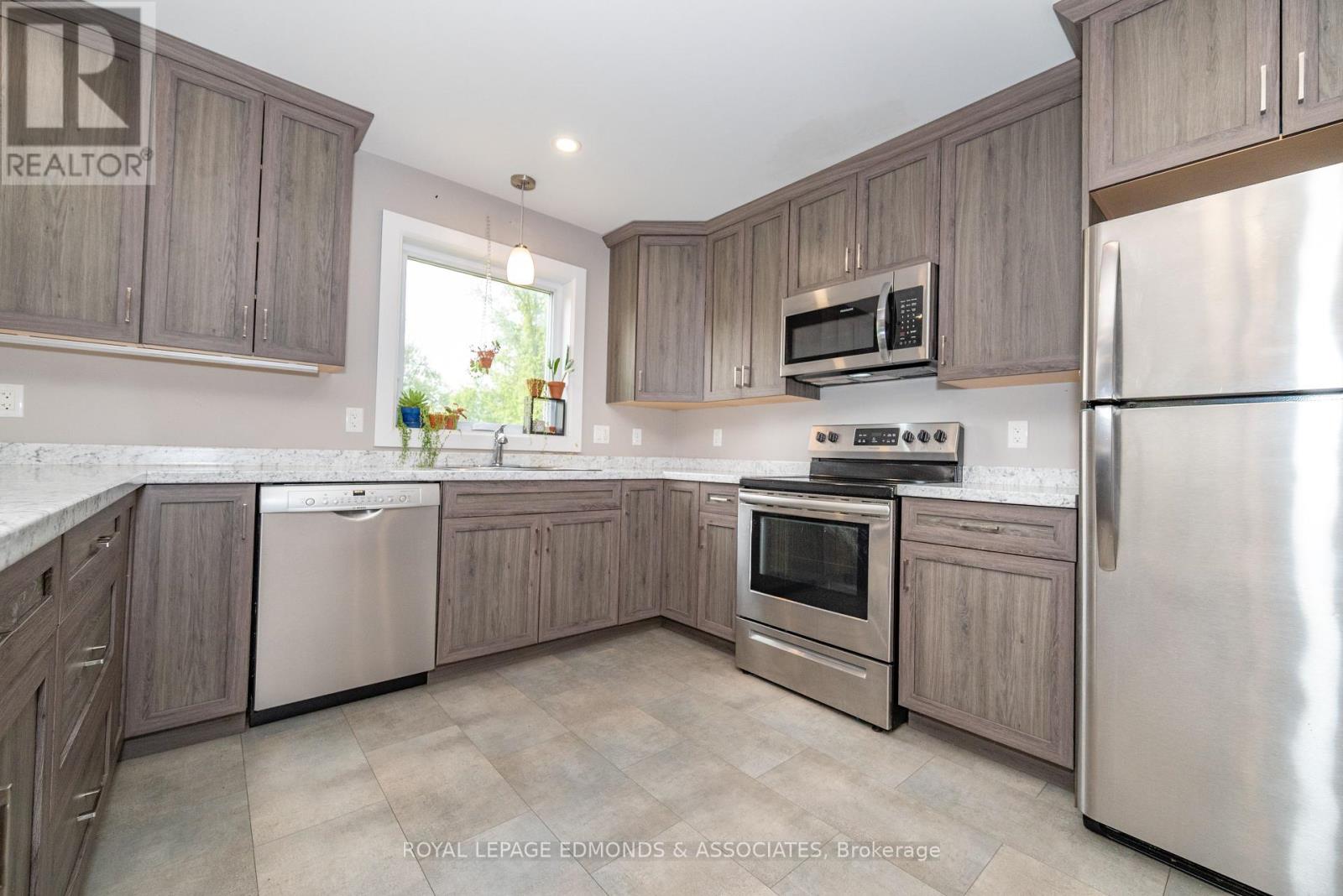 464 Dominion Street, Pembroke, Ontario  K8A 4W8 - Photo 13 - X12200031