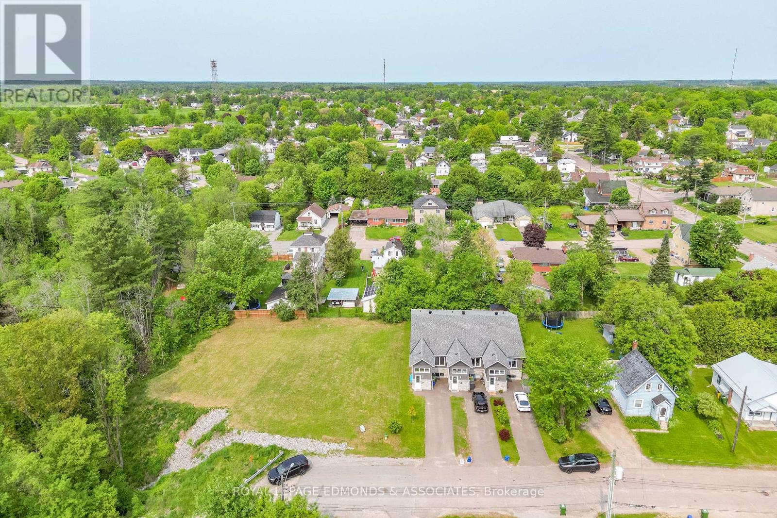 464 Dominion Street, Pembroke, Ontario  K8A 4W8 - Photo 2 - X12200031