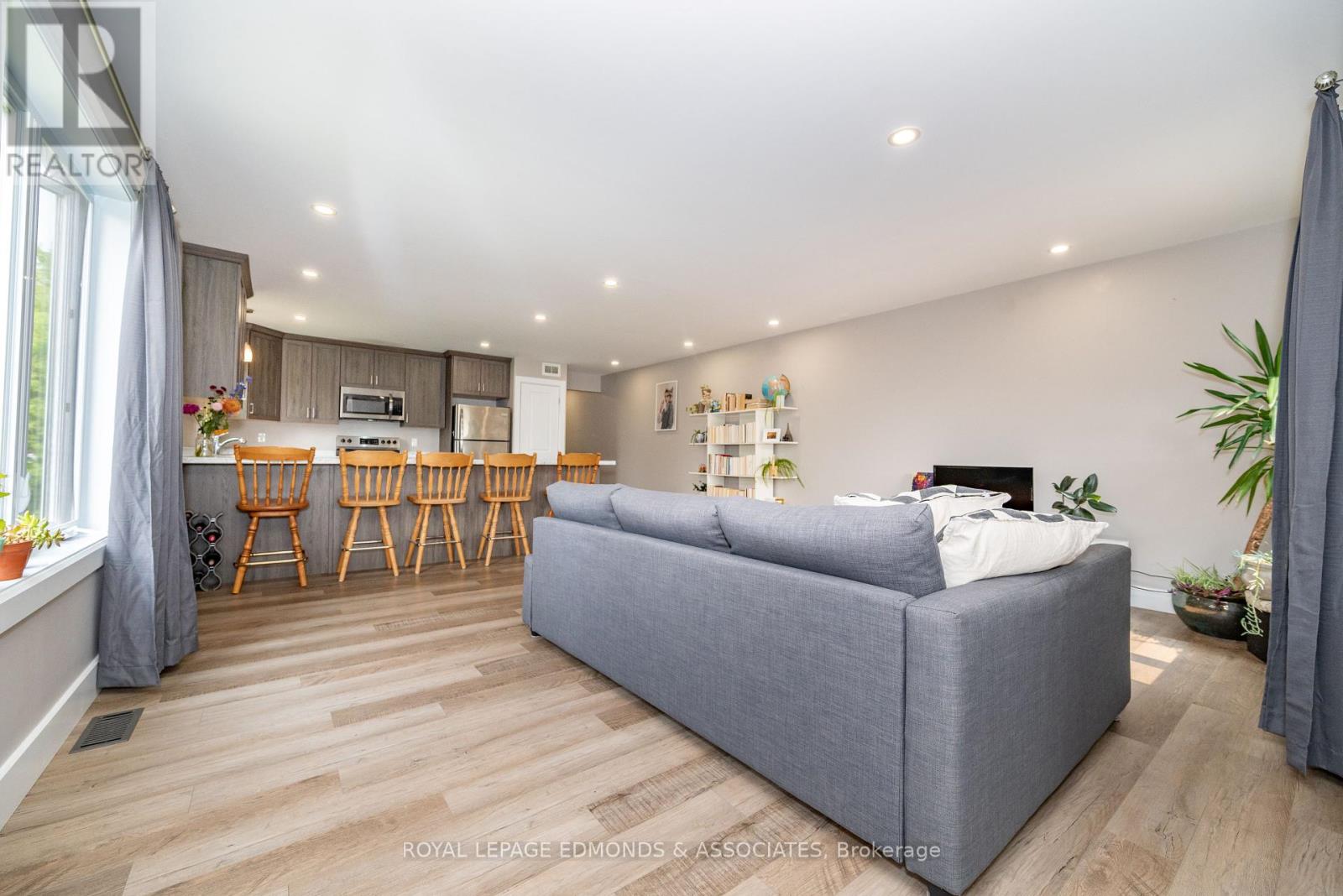 464 Dominion Street, Pembroke, Ontario  K8A 4W8 - Photo 9 - X12200031