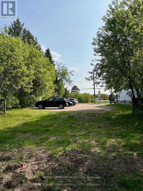 3261 Petawawa Blvd Boulevard, Petawawa, Ontario K8H 1X8 - Photo 4 - X12513172