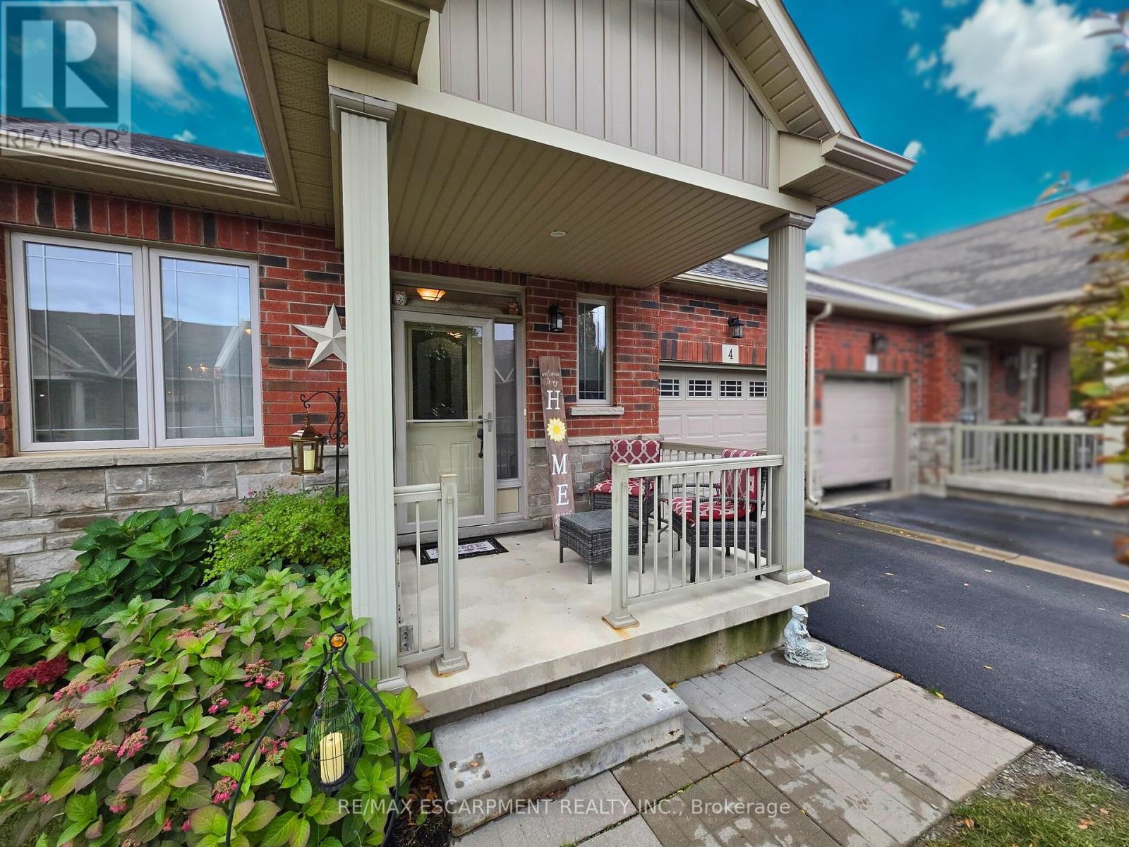 4 HILLGARTNER LANE, Hamilton, Ontario