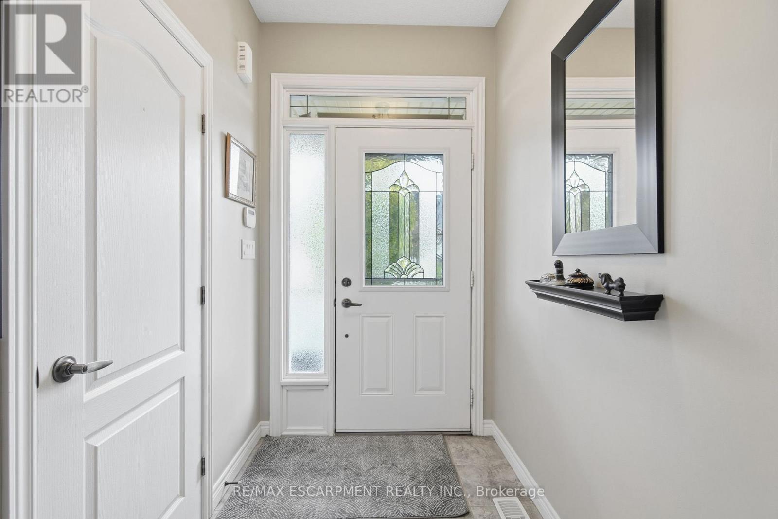 4 Hillgartner Lane, Hamilton, Ontario  L0R 1C0 - Photo 3 - X12513048